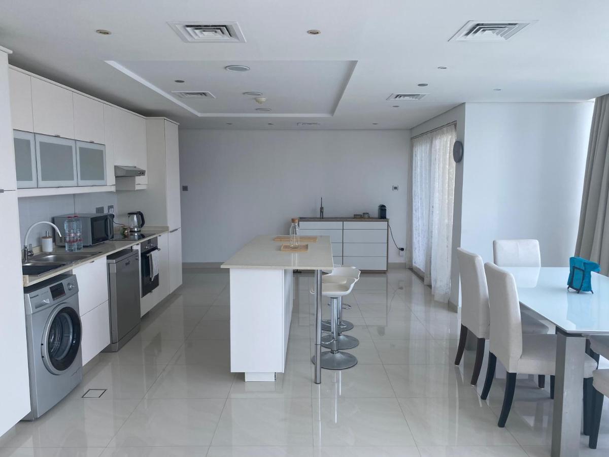 One Bedroom Apartment With Pool & Gym Near Marina Dubái Exterior foto