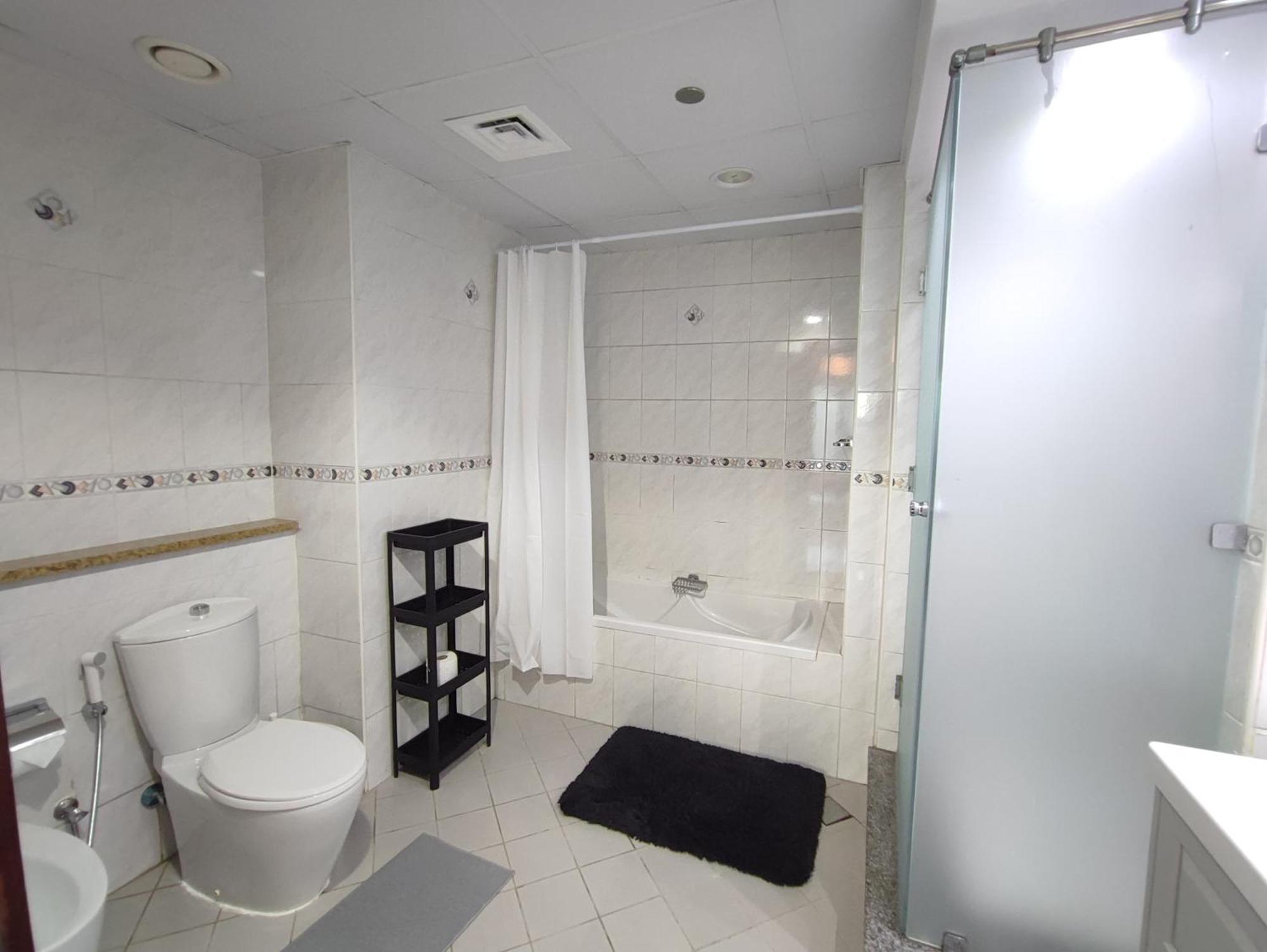 One Bedroom Apartment With Pool & Gym Near Marina Dubái Exterior foto
