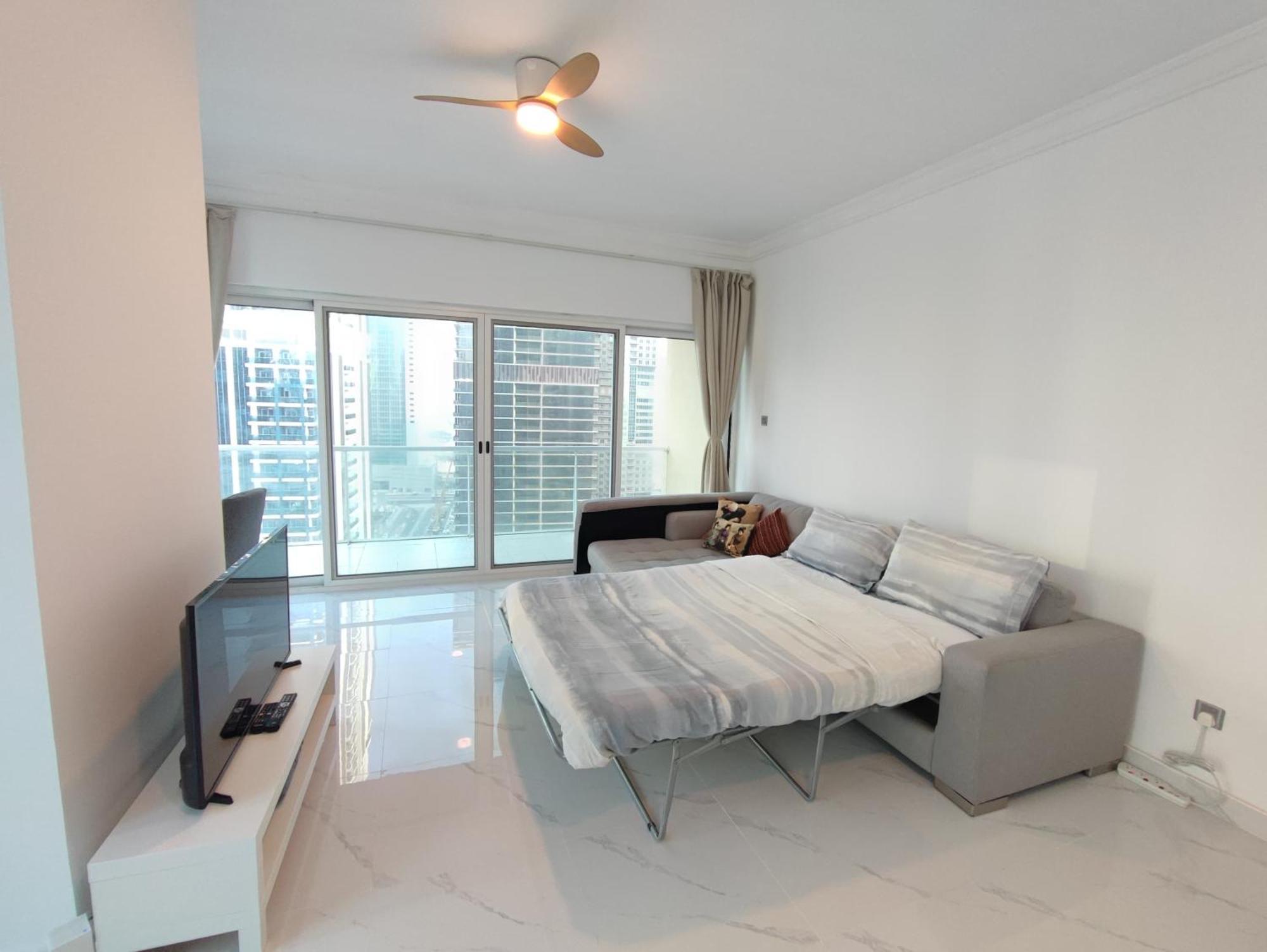 One Bedroom Apartment With Pool & Gym Near Marina Dubái Exterior foto