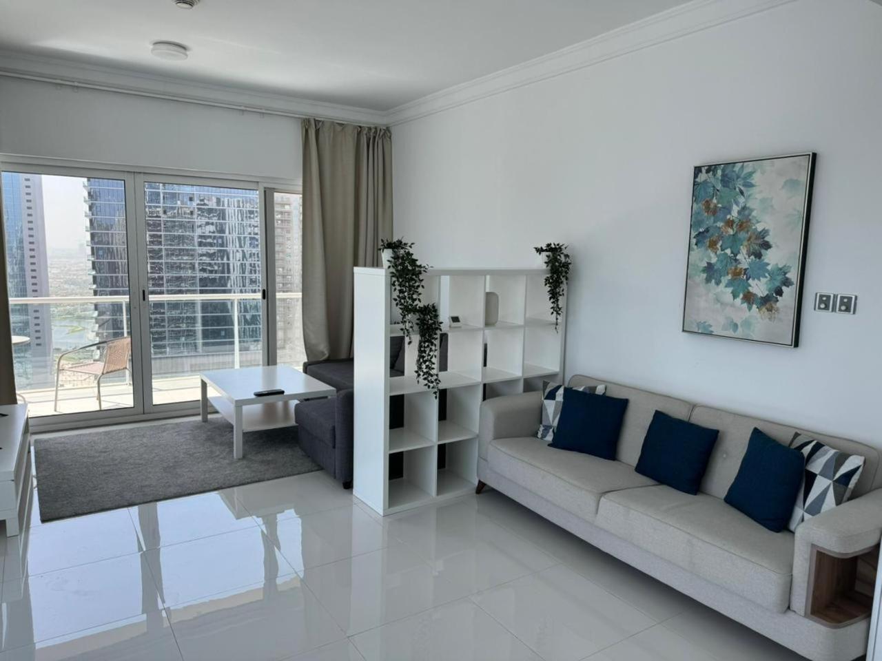 One Bedroom Apartment With Pool & Gym Near Marina Dubái Exterior foto